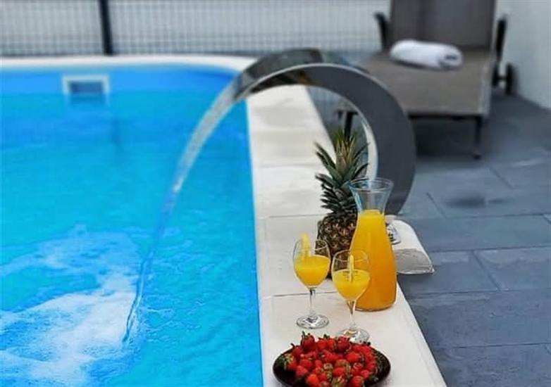 Hiša DD with heated pool