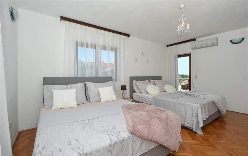 House K1, for 20 persons