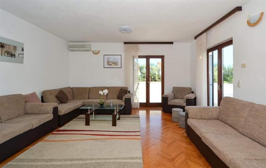 House K1, for 20 persons