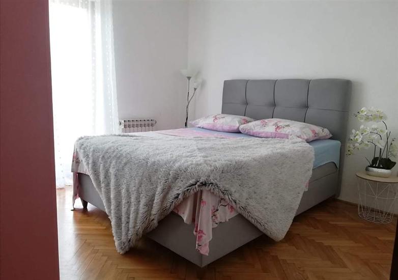 Hiša K1, na 20 osebe