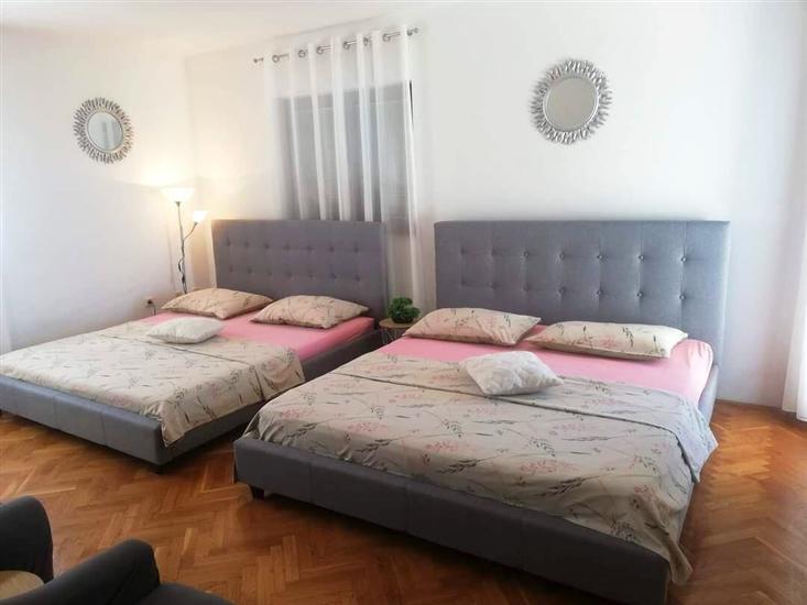 House K1, for 20 persons