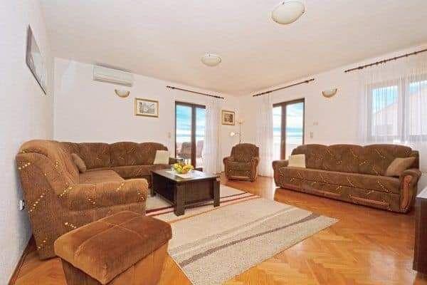 House K1, for 20 persons