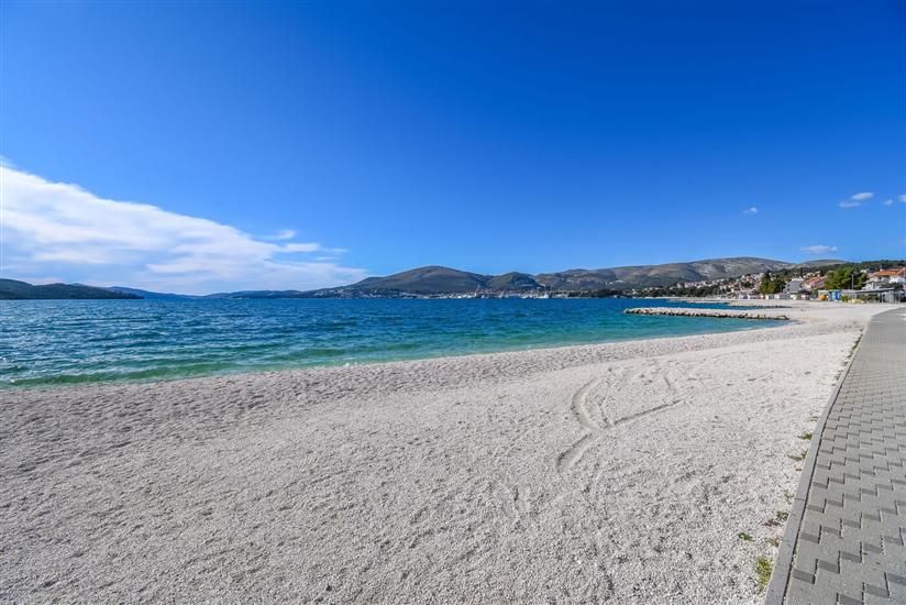 Hiša DD with heated pool