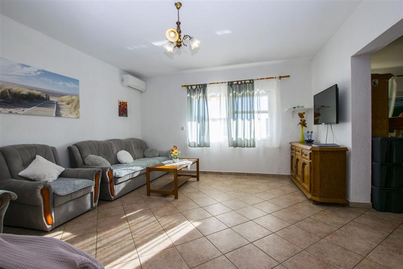 Apartment A1, for 10 persons