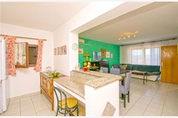 Apartment A1, for 5 persons