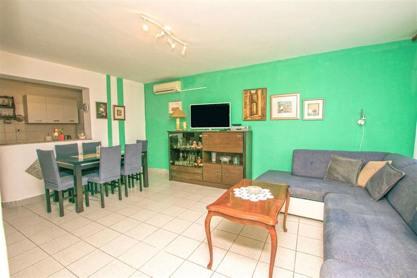Apartment A1, for 5 persons