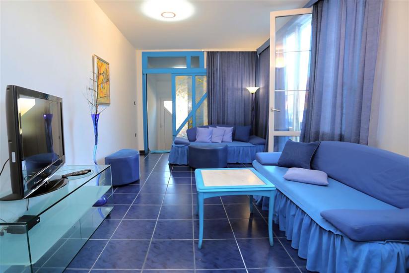 Apartment A2, for 6 persons