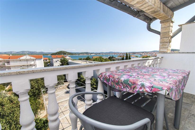 Apartment A6, for 5 persons