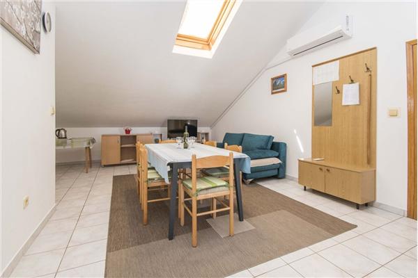 Apartment A6, for 5 persons