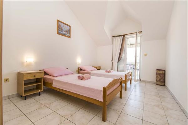 Apartment A6, for 5 persons