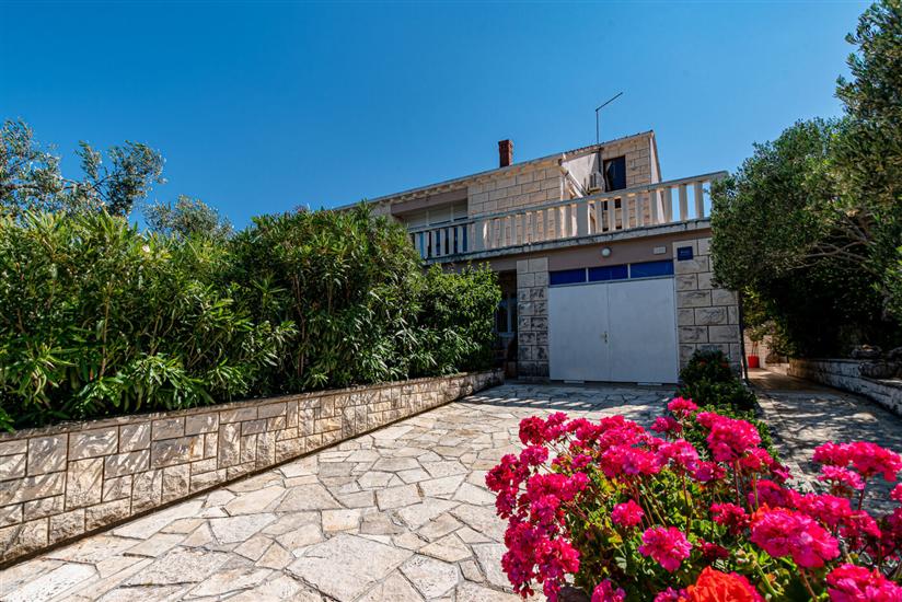 Apartments Seafront Mavla