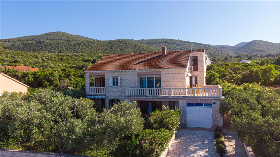 Apartments Seafront Mavla