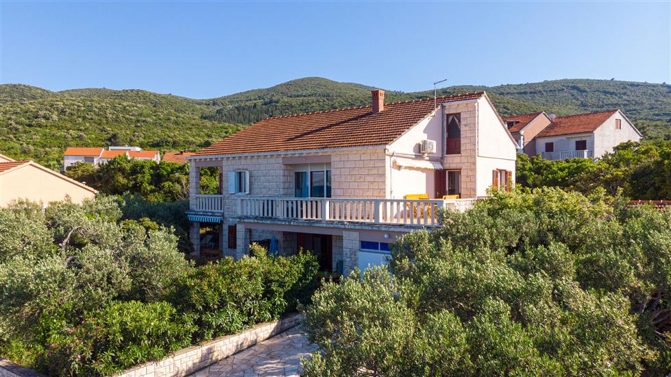 Apartments Seafront Mavla