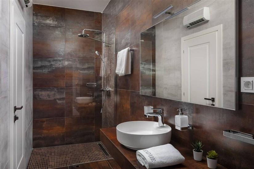 House K1, for 12 persons