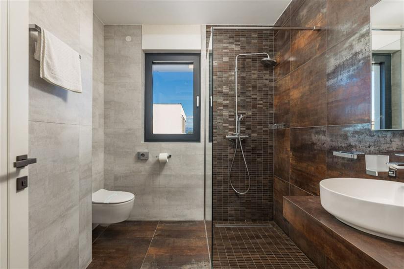 Apartment A1, for 5 persons