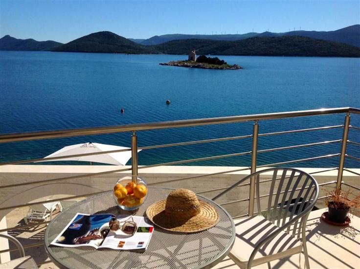 Apartment At the sea