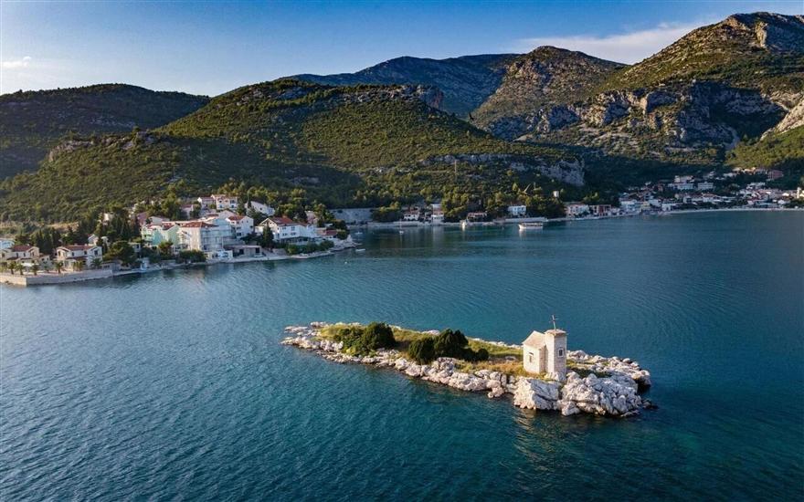 Apartment At the sea