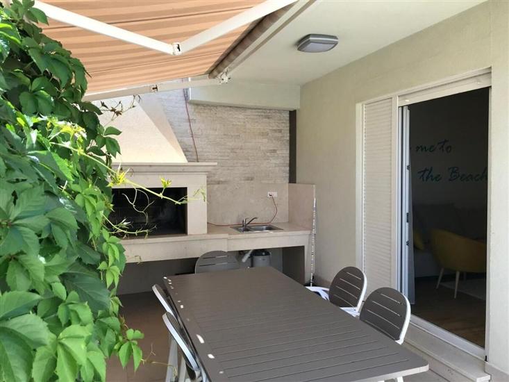 Apartment At the sea