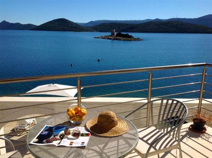 Apartment At the sea