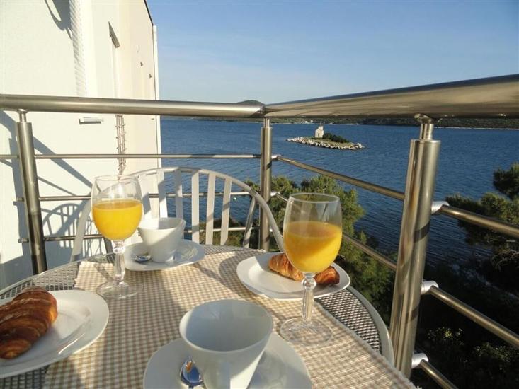 Apartment At the sea