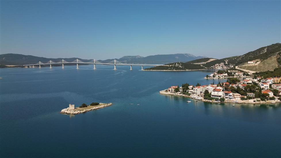 Apartment At the sea