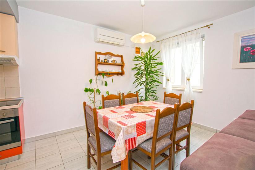 Apartment A1, for 6 persons