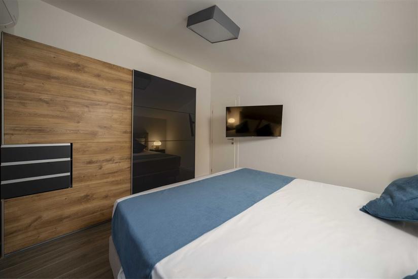 House K1, for 14 persons