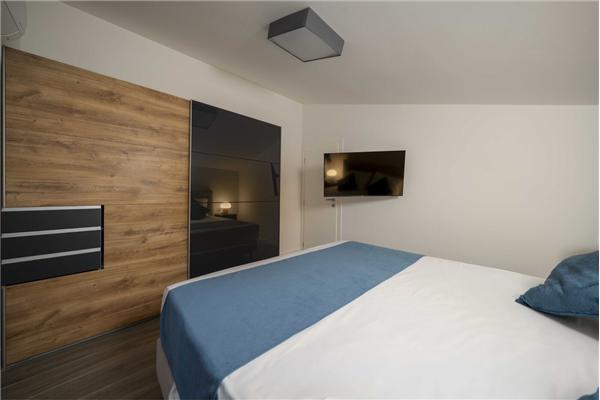 House K1, for 14 persons