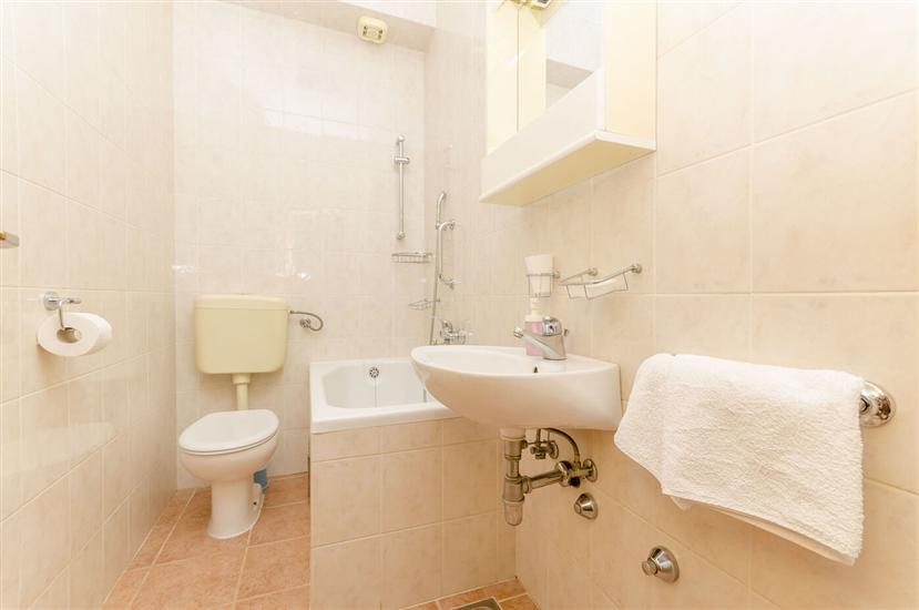 Apartment A1, for 5 persons