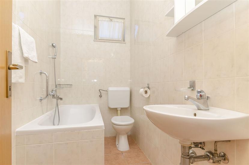 Apartment A1, for 5 persons