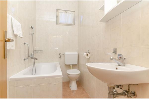 Apartment A1, for 5 persons