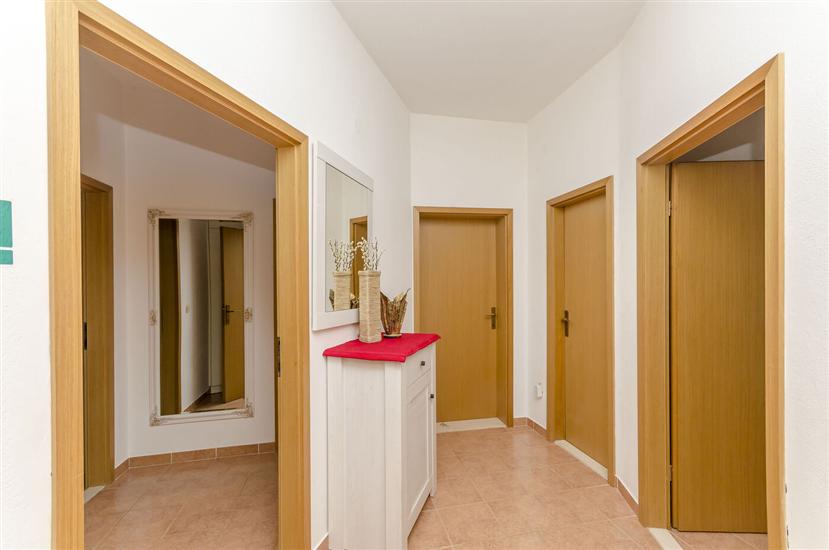 Apartment A1, for 5 persons