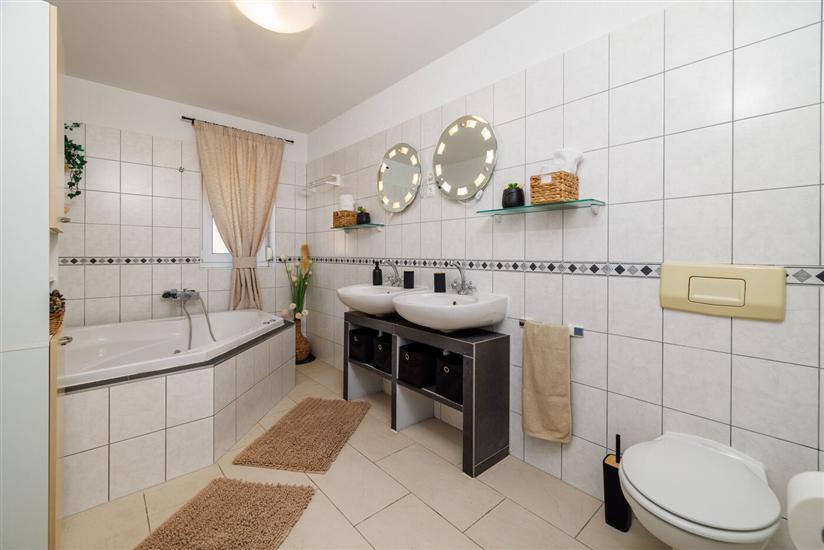 House K1, for 10 persons