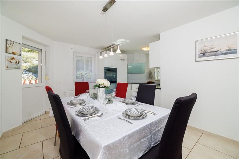 House K1, for 10 persons