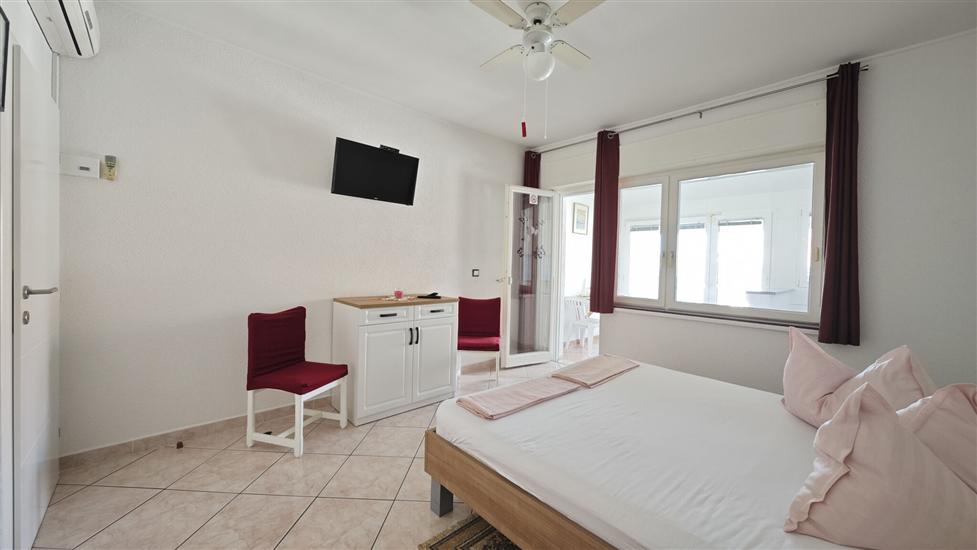 Apartment A2, for 3 persons