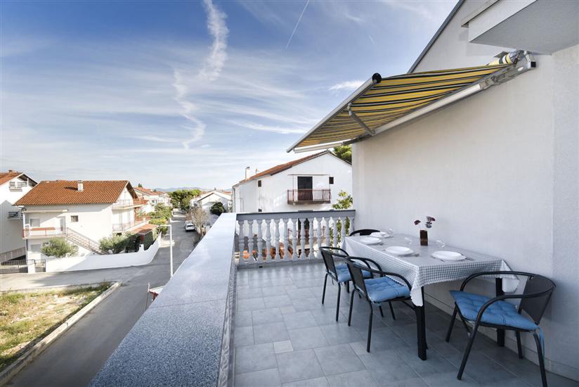 Apartment A1, for 5 persons