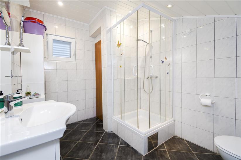 Apartment A1, for 5 persons