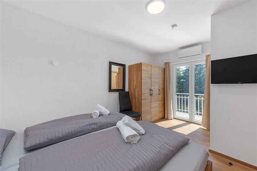 House K1, for 10 persons