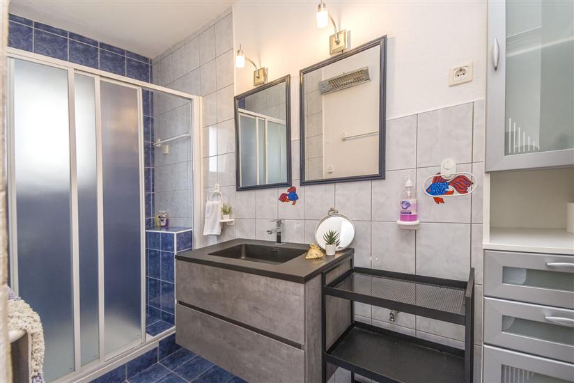 Apartment A2, for 5 persons