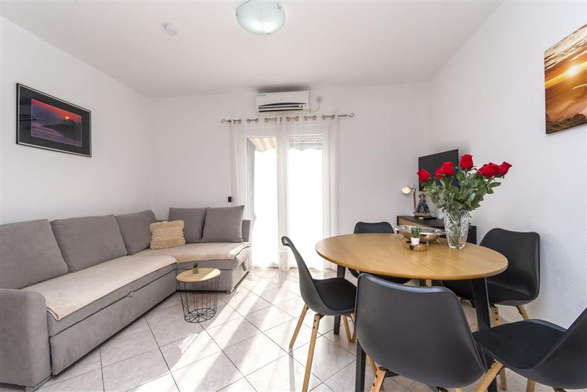 Apartment A2, for 5 persons