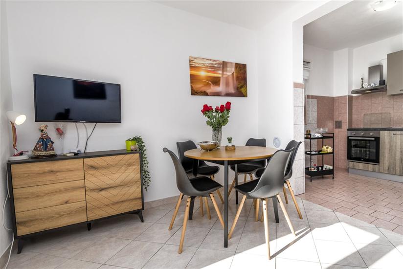 Apartment A2, for 5 persons