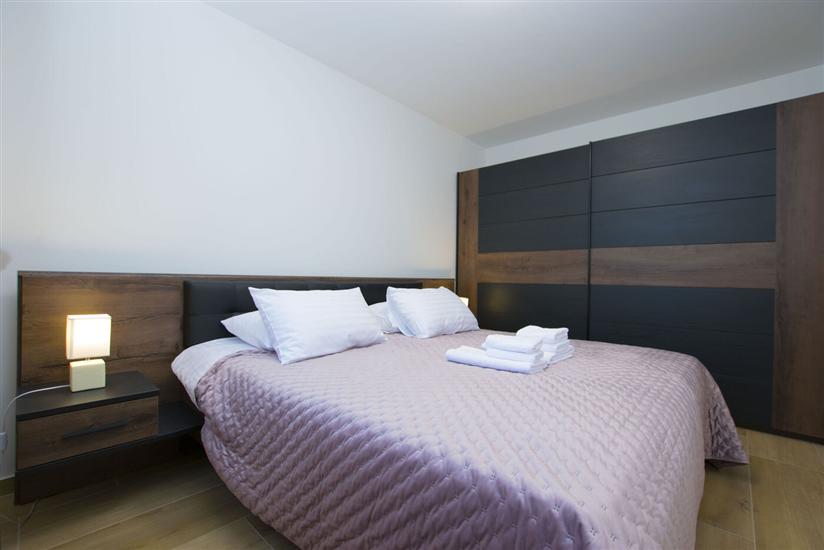 House K1, for 10 persons