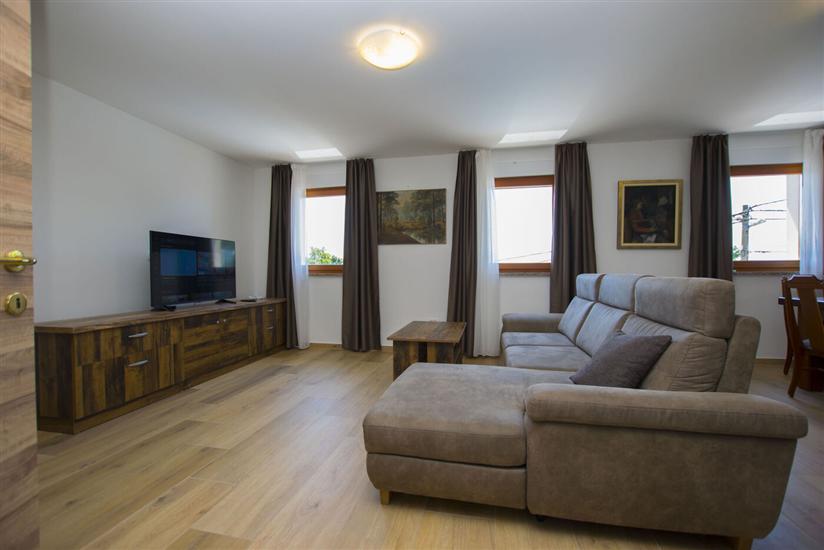 House K1, for 10 persons