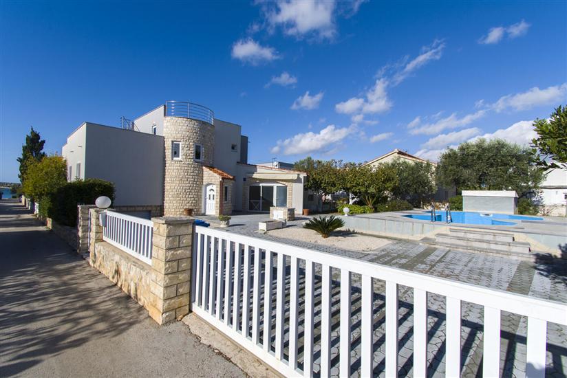 Villa Jelena Vir near beach