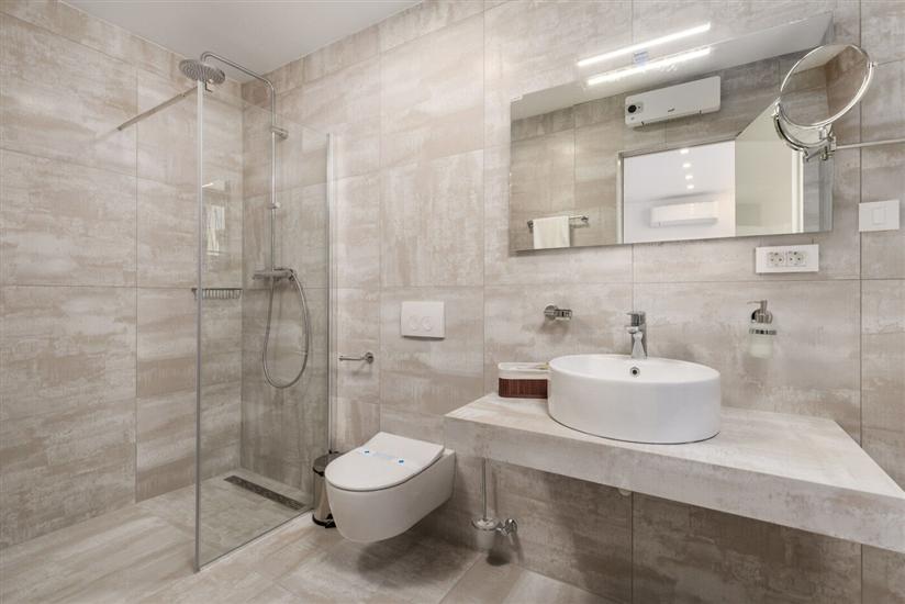 Apartment A1, for 7 persons