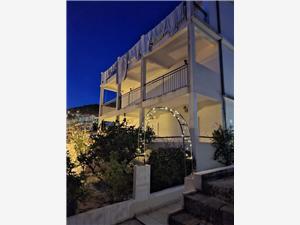 Apartments Eddie Baska Voda, Size 80.00 m2, Airline distance to the sea 80 m, Airline distance to town centre 200 m