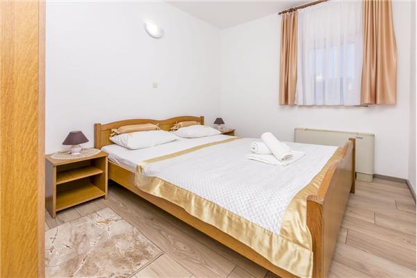 Apartment A6, for 6 persons