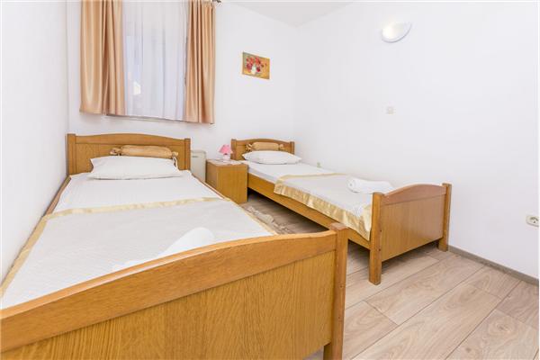 Apartment A6, for 6 persons