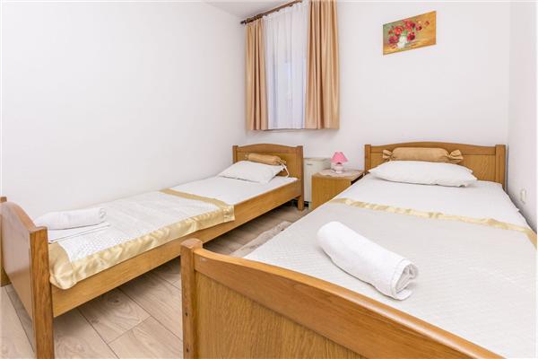 Apartment A6, for 6 persons