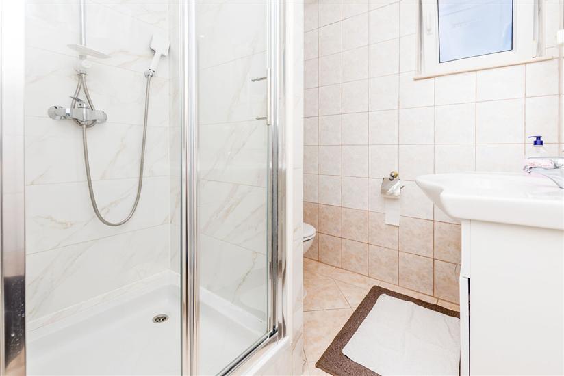 Apartment A6, for 6 persons